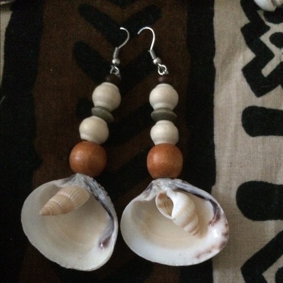 Beautiful handmade wooden and shell earrings - Picture 1 of 1